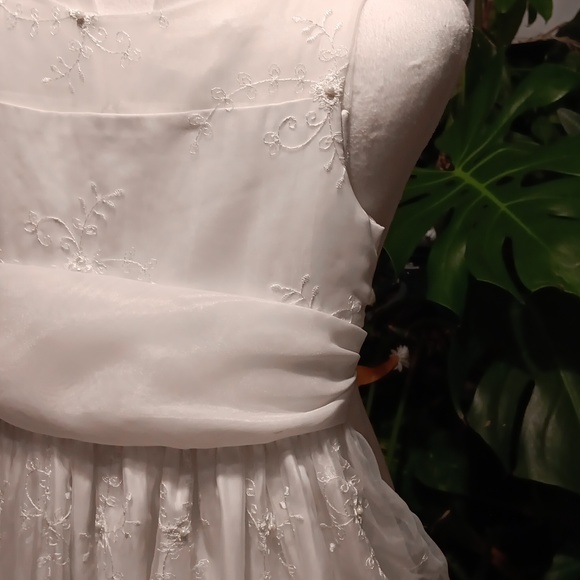 GIRLS CINDERELLA DRESS SIZE 7 - Picture 8 of 10